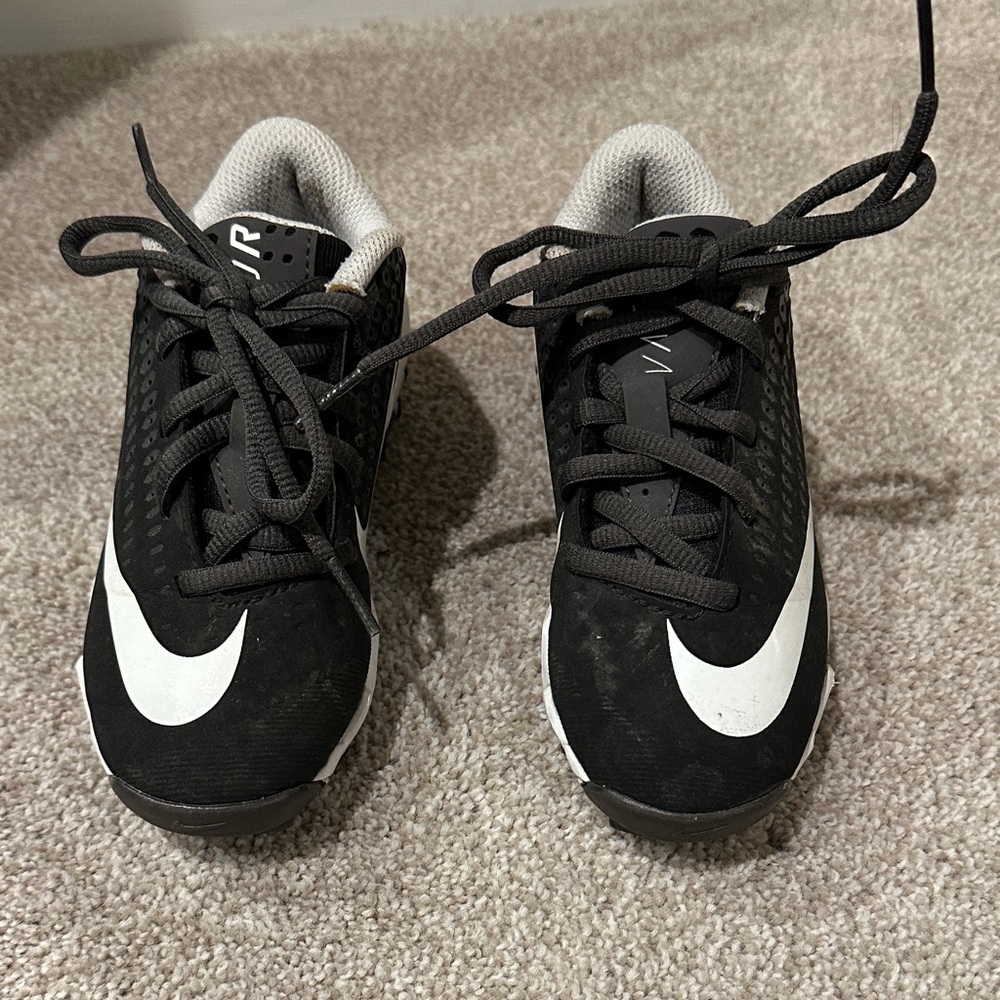 Nike kids Black and White Baseball Cleats